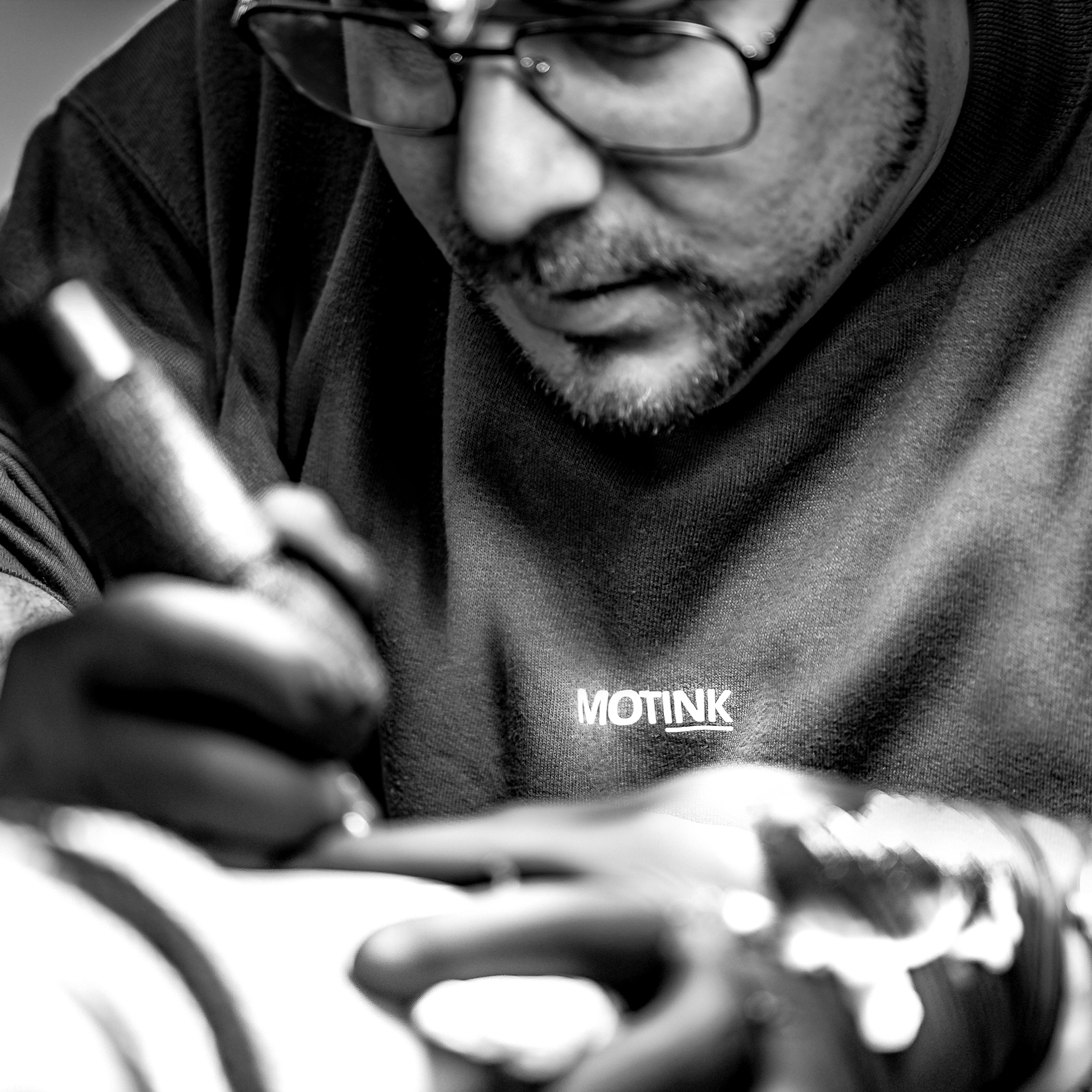 Jon Arenas, tatuador realista y fundador de Motink Tattoo